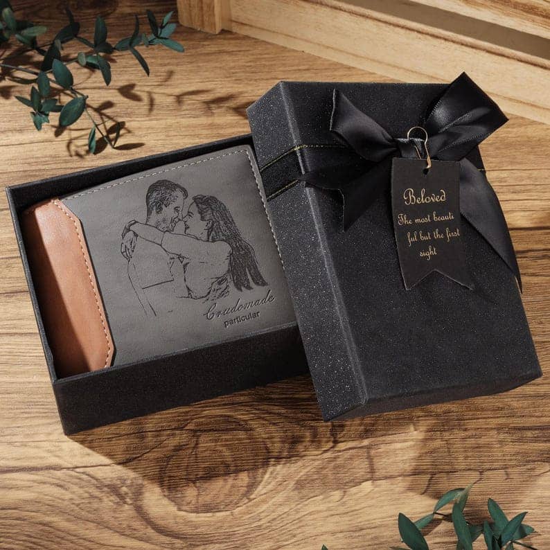 محفضةمن الجلد الطبيعي مخصصة باسمك